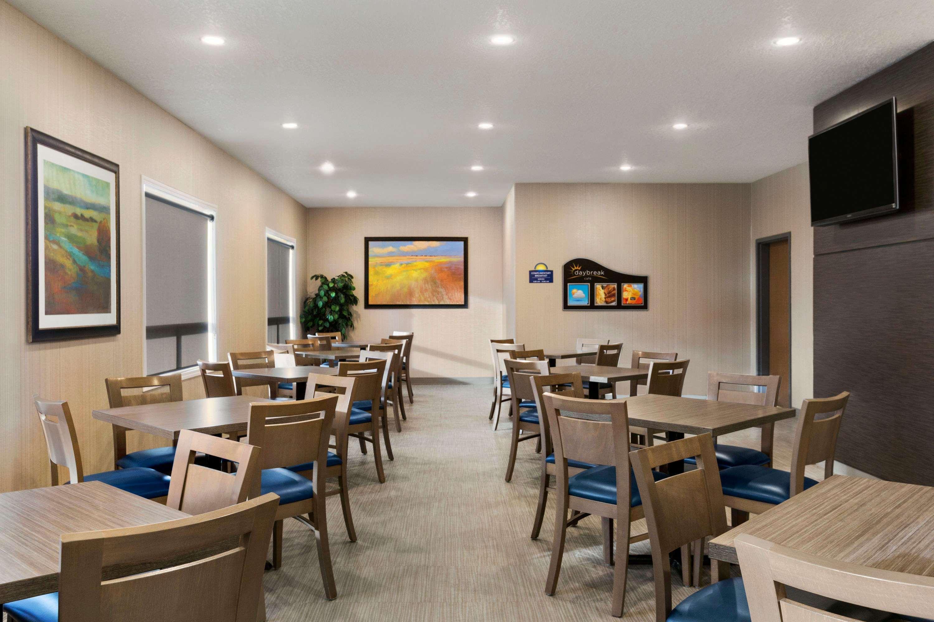 Days Inn & Suites By Wyndham Йорктон Екстер'єр фото