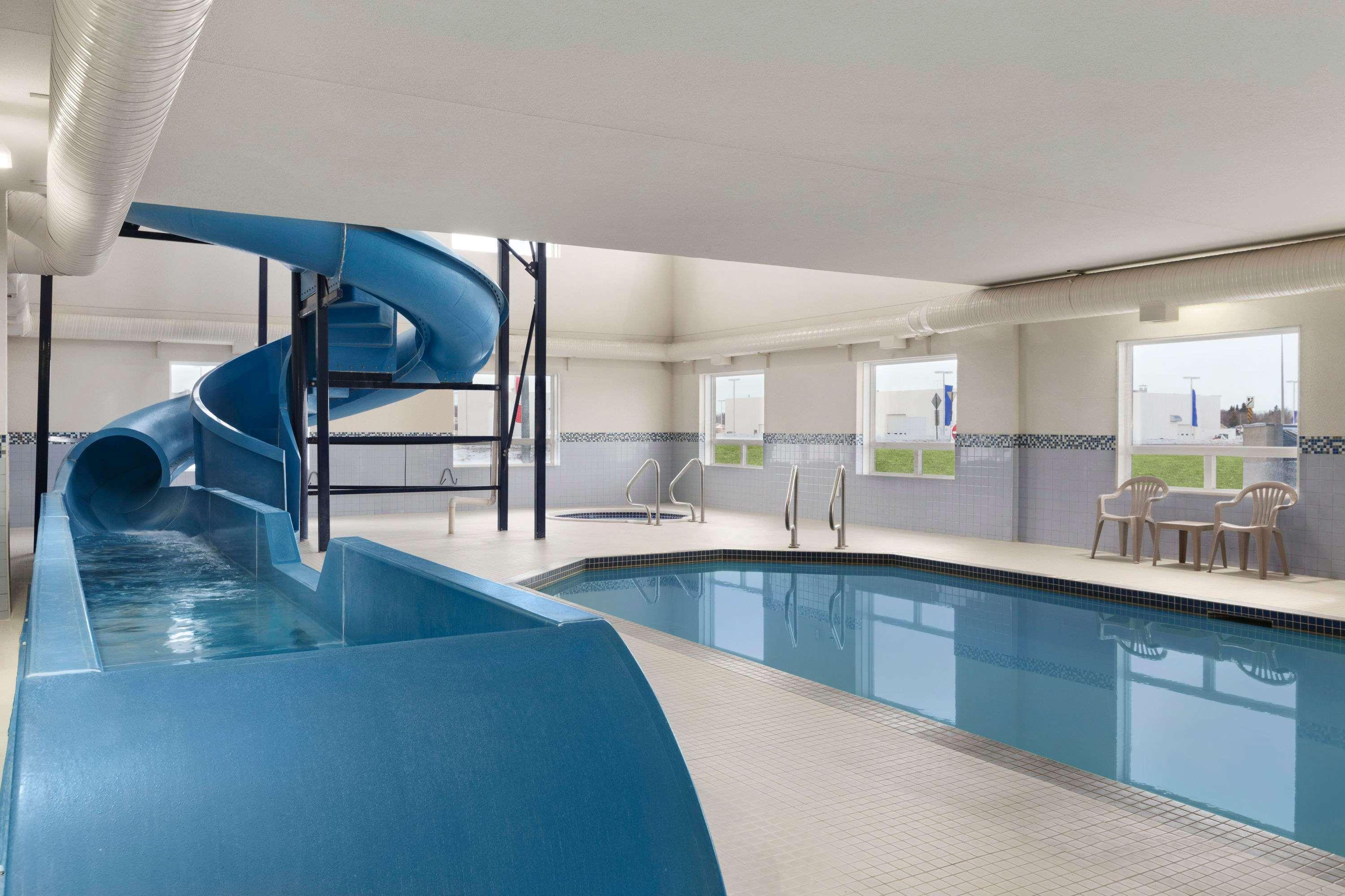 Days Inn & Suites By Wyndham Йорктон Екстер'єр фото