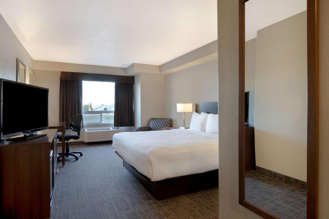 Days Inn & Suites By Wyndham Йорктон Екстер'єр фото
