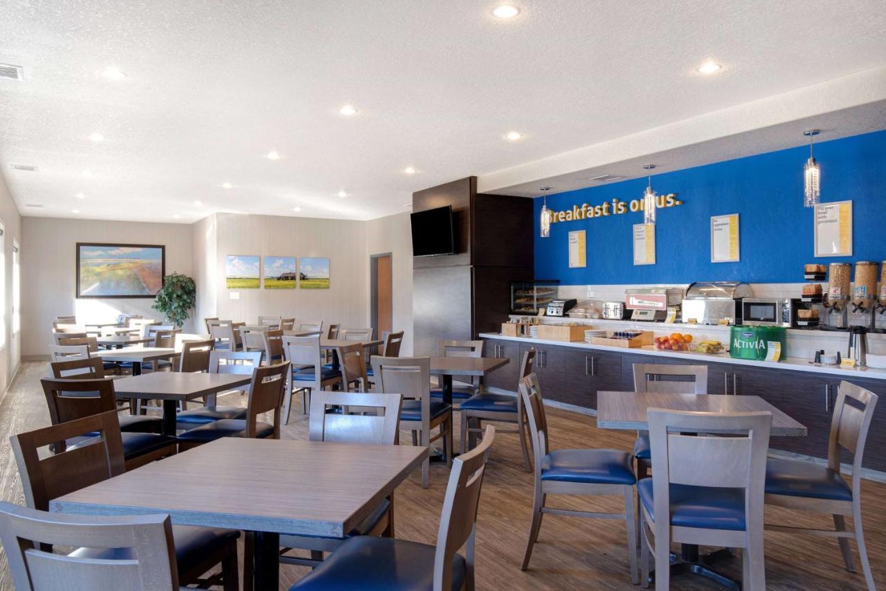 Days Inn & Suites By Wyndham Йорктон Екстер'єр фото