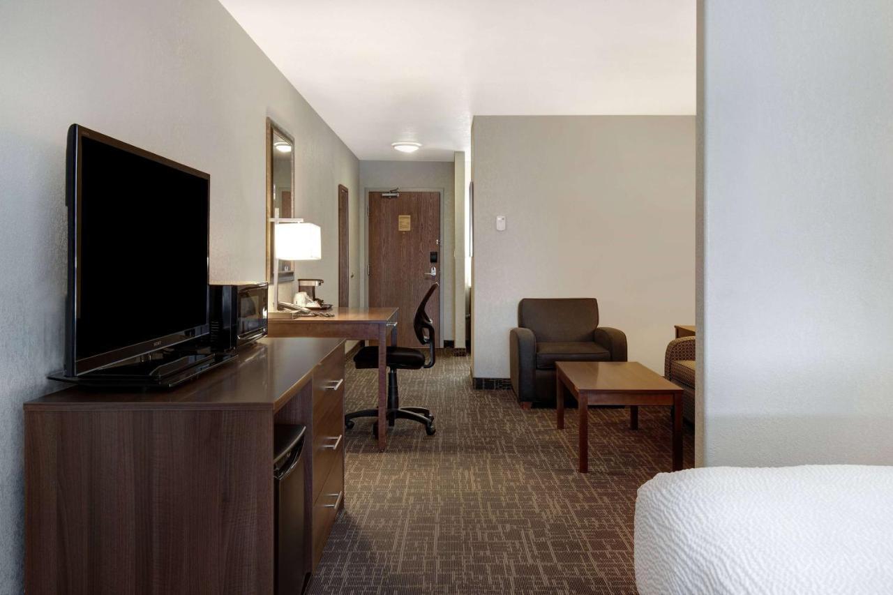 Days Inn & Suites By Wyndham Йорктон Екстер'єр фото