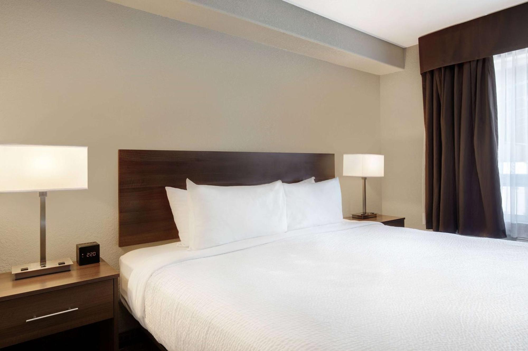 Days Inn & Suites By Wyndham Йорктон Екстер'єр фото