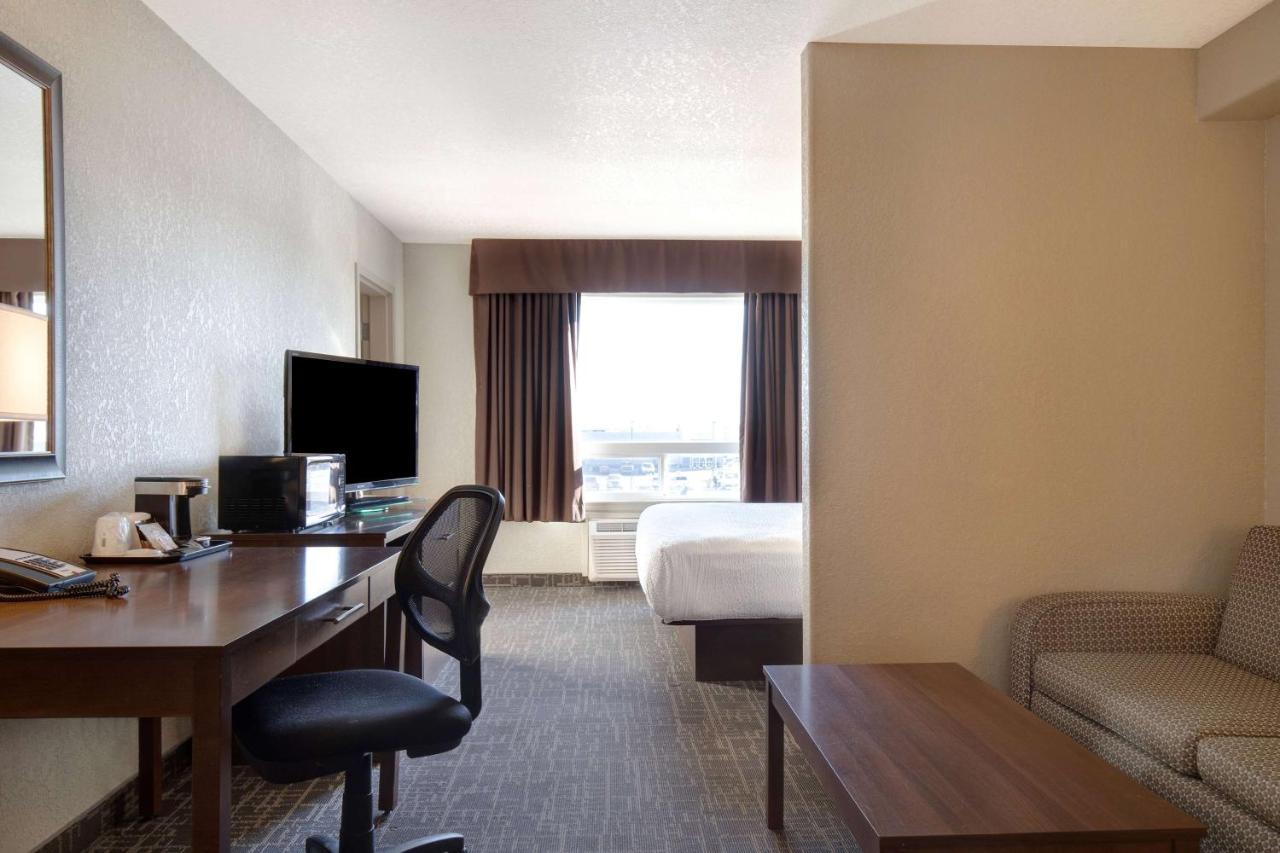 Days Inn & Suites By Wyndham Йорктон Екстер'єр фото