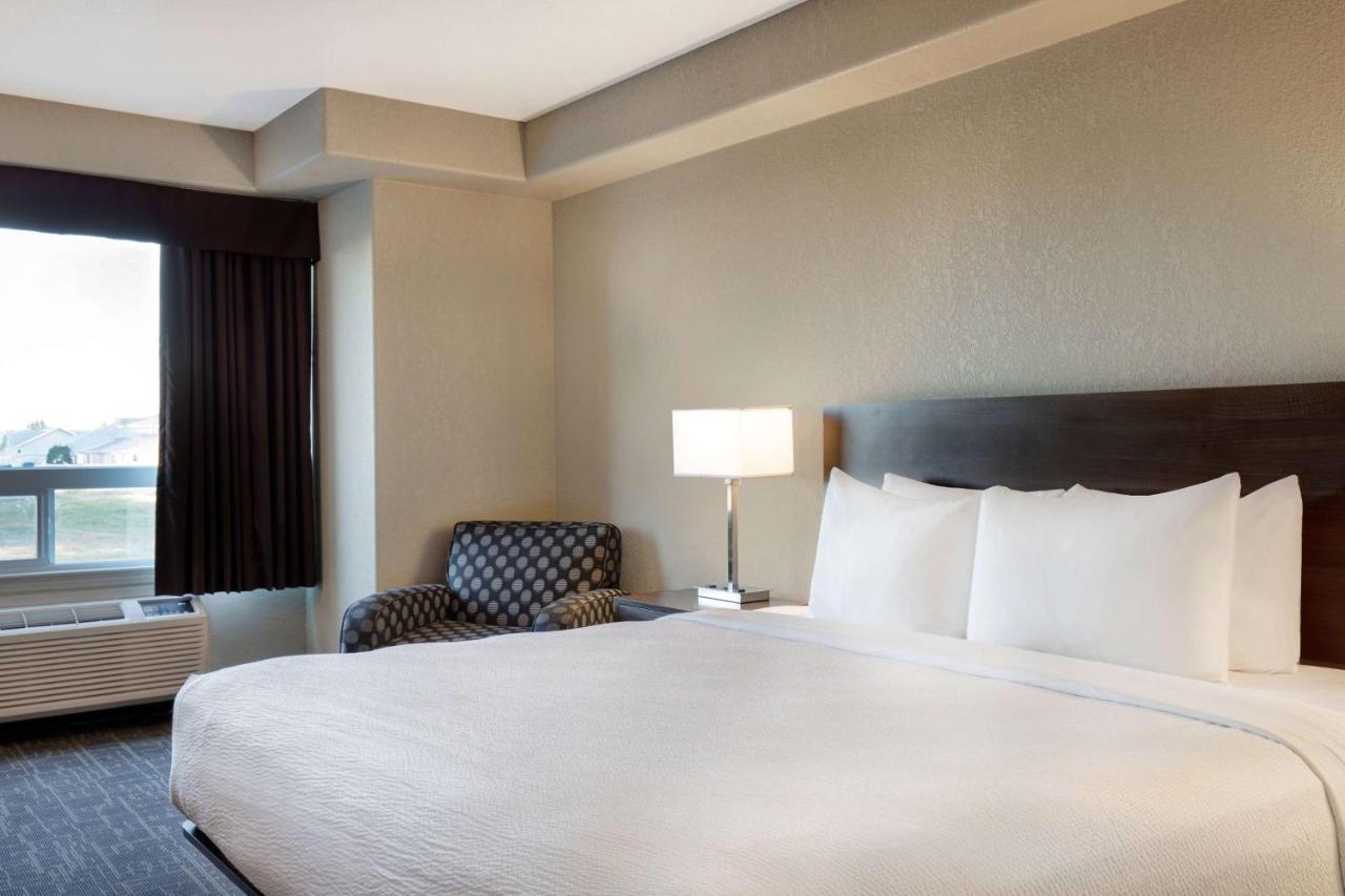 Days Inn & Suites By Wyndham Йорктон Екстер'єр фото