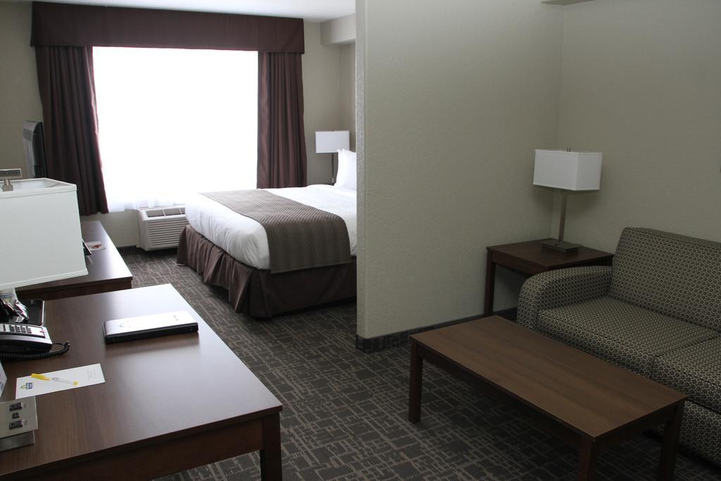 Days Inn & Suites By Wyndham Йорктон Екстер'єр фото
